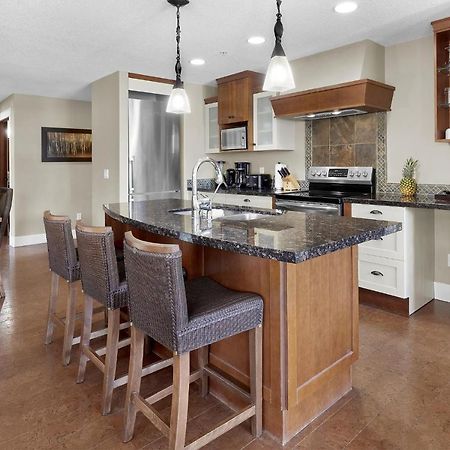 Sunset Ridge - Luxurious Corner Condo - Spectacular Mt Views With Open Pool! Canmore Ngoại thất bức ảnh